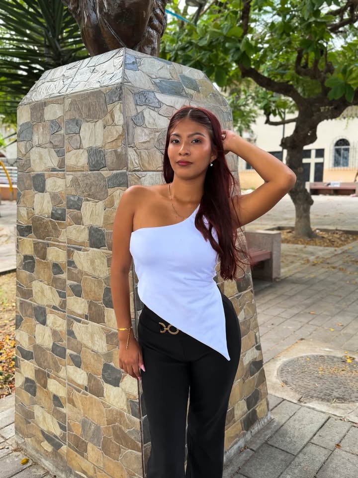 Aymar Delgado representa a Barrio Lindo en la búsqueda de Reina de Puná 2026