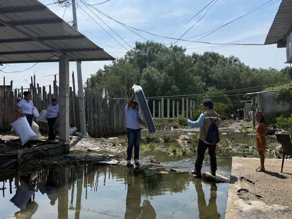 La junta parroquial de Puná inicia entrega de ayuda tras tormentas eléctricas